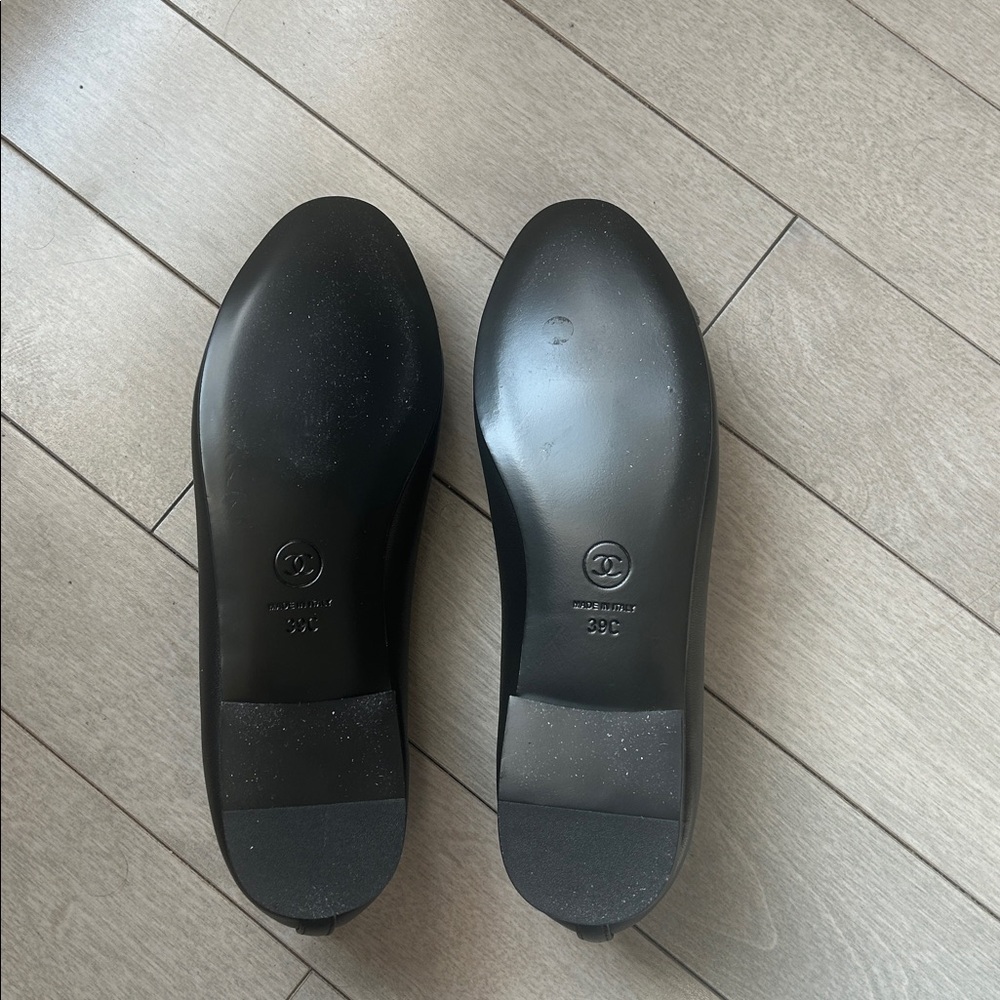 CHANEL Black Leather Cap-Toe Ballet Flats with CC Logo - Picture 9 of 12